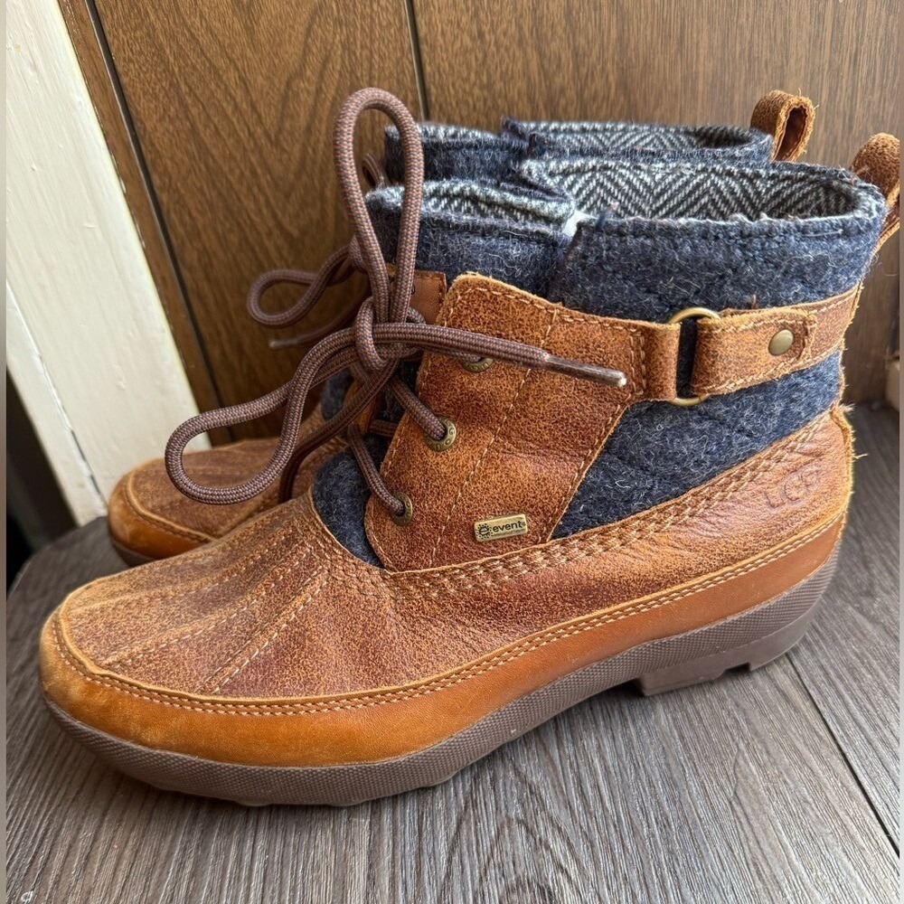 UGG Waterproof Leather Duck Boots Herringbone Wool Collar‎ Brown Lace Up size 8